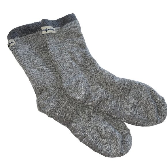 Dearfoams Gray Thick Socks Logo Grip on the Bottom Neutral Cozy Super Warm - Picture 1 of 5